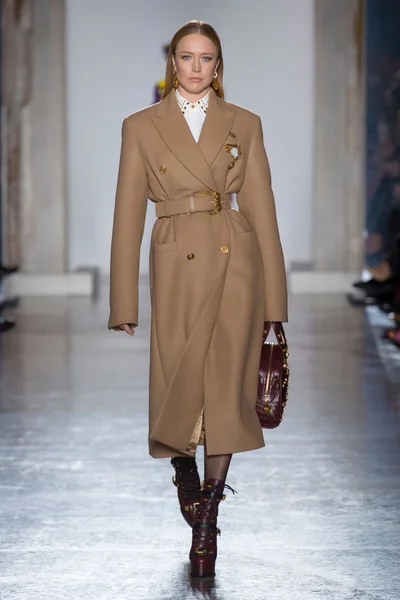 Look 3